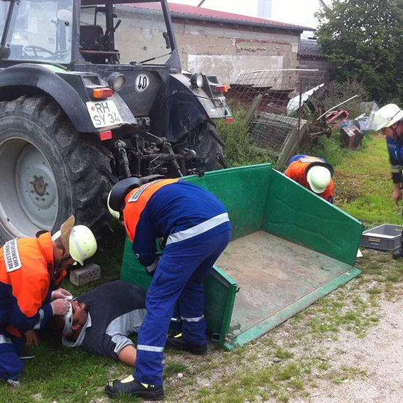 GJ-24h_Uebung-2017-Feldbrannt-Erstehilfe.jpg