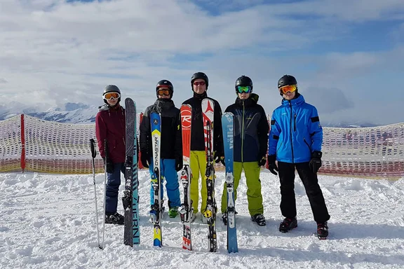 JF-Skiausflug-2017-Gruppenfoto-1.jpg